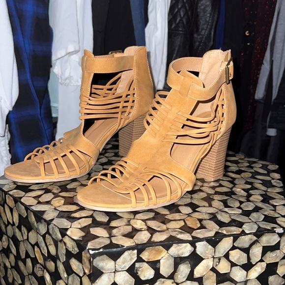 Sandal block heels by Charlotte Russe - Picture 4 of 4